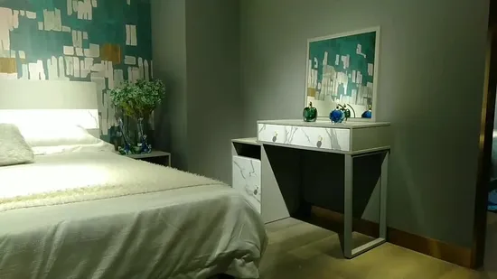 Moderne, einfache Massivholz-Möbel für Zuhause/Hotel, Schlafzimmer, Make-up-Kommode, multifunktionaler Schminktisch, leicht, luxuriös, hochwertig, mit Spiegel und Hocker